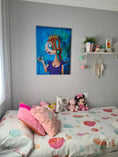 Charger l'image dans la visionneuse de la galerie, Girls’ bedroom with colorful bedding, plush toys, wall art of a crowned woman, and decor shelf.