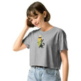 Carregar imagem no visualizador da Galeria, Woman wearing gray crop top with cartoon dog and surfboard graphic, casual fashion style